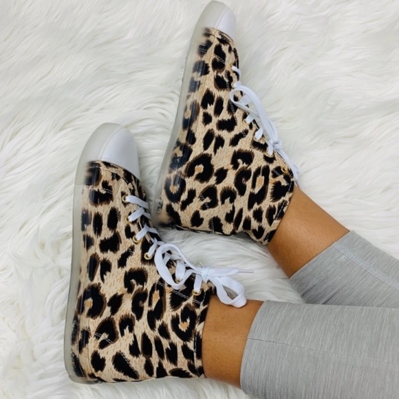 NWT Unique & Chic Leopard Print High Top Sneakers - Picture 3 of 15